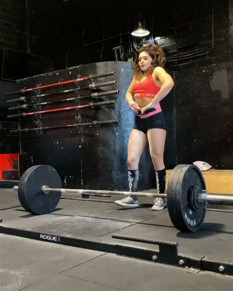 serena abweh|19 y/o Serena Abweh deadlifts 150kg (330lb) at a bodyweight of。